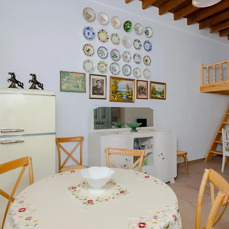 Ikia Damianou Traditional House * Archangelos (Rhodes)